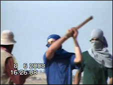 BBC Tayangkan Rekaman Video Pemukim Yahudi Pukuli Warga Palestina