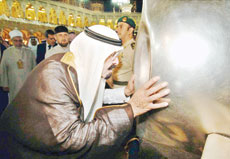Tokoh-Tokoh Internasional Saksikan Prosesi Pencucian Ka'bah