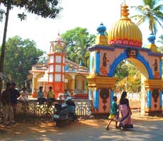 Keluarga Muslim di India Sumbang Sebidang Tanah untuk Bangun Kuil Hindu
