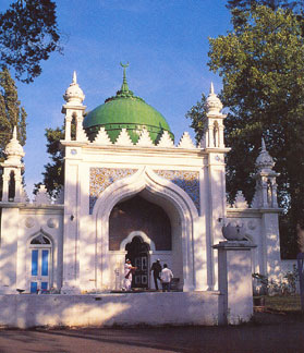 Tokoh Evangelis Serukan Larang Pembangunan Masjid Baru di Inggris