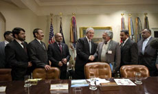 Gubernur Afghanistan Bertemu Bush, Protes Tindakan  Pasukan AS