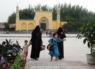 Otoritas Pemerintah China Hancurkan Sebuah Masjid di Xinjiang