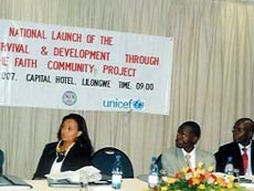 UNICEF Bagi-Bagi Al-Qur`an dan Injil di Malawi Afrika Selatan