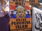 HTI dan GPI Demo Film "Fitna" di Kedubes Belanda