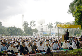 Jamaah Shalat Idul Adha Membeludak di Masjid Agung Al-Azhar Jakarta Sabtu Pagi