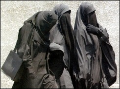 Mesir Larang Perempuan Bercadar Mengajar Agama