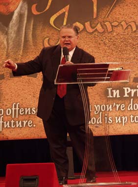 Pastur Fundamentalis John Hagee, Predikisi Perang Dunia Ketiga Dimulai dari   Timur Tengah