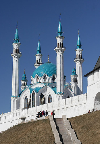 1 Gereja Rusia untuk 1 Masjid Arab