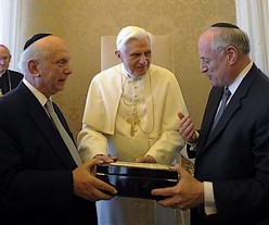 Sumpah Paus Benedict XVI : Tentang Adanya  Holocaust 