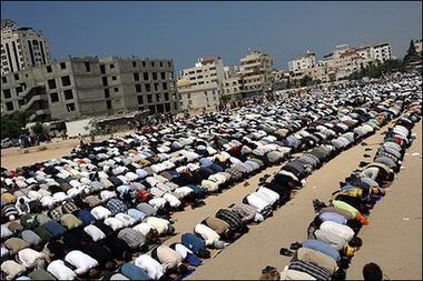  Shalat Jumat Pertama di Gaza