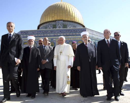 Paus Mengunjungi Masjid Umar, Serukan Palestina Menerima Israel