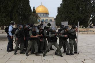 Polisi Israel dan Umat islam Bentrok di Kompleks Al-Aqsha