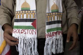 Untuk Hormati Goldstone, Namanya Dibordir di Keffiyeh Palestina