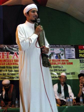 Sekjen FPI Pimpin Relawan Kemanusiaan Palestina