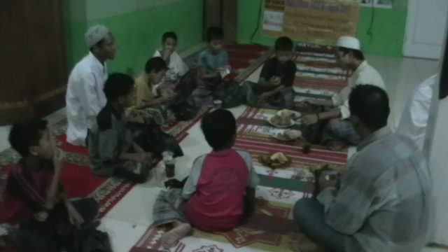 Menebar Paket Iftor di Bumi Sikkerei
