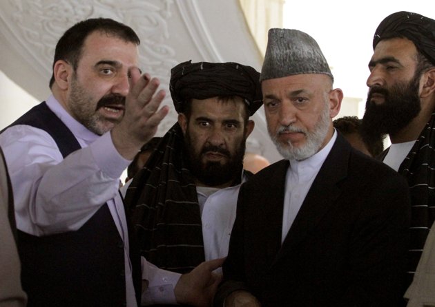 Hamid Karzai dan saudara tirinya Ahmad Wali Karzai