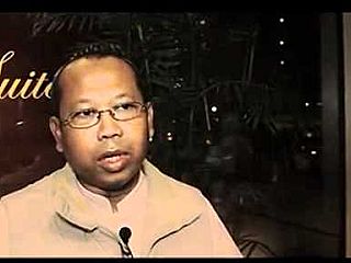 Ketua Komite Urusan Publik Indonesia-Israel Disemprot Dua Kali Oleh Adian Husaini