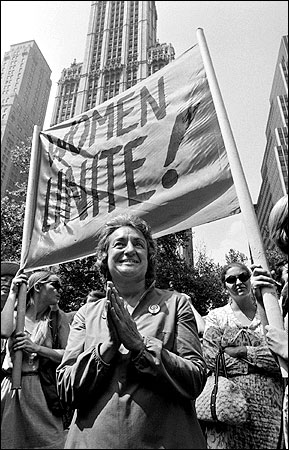 Betty Friedan, Aktor Feminisme, yang gagasannya justru dikritik feminis lainnya