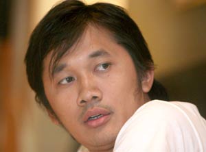 Filmnya Batal Tayang, Hanung Malah Curhat