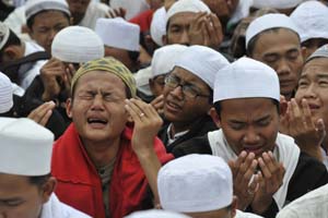 Warga Medan Menangis Saat Shalat Gaib Untuk Usamah Bin Ladin