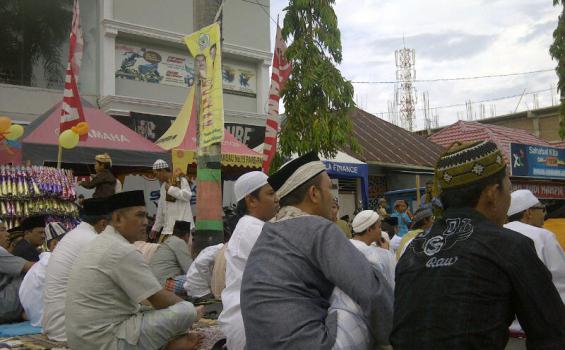 Astaghfirullah, Spanduk Parpol Warnai Shalat Idul Fitri di Sulsel