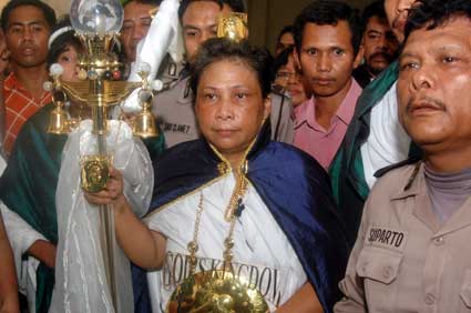 Lia Eden, Sang Malaikat Palsu Hari Ini Bebas