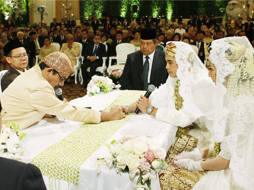 Bermewah-mewah Diatas Penderitaan Rakyat