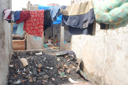 Nestapa Warga Jembatan Tongtek