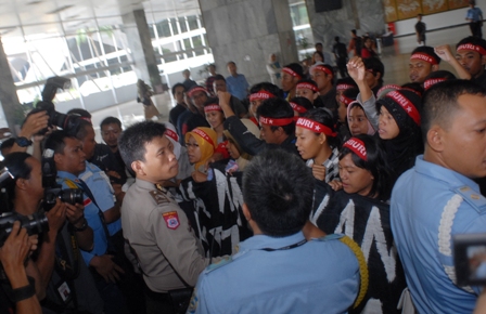 Pengamanan DPR Kecolongan dengan Demo Buruh di Dalam Gedung