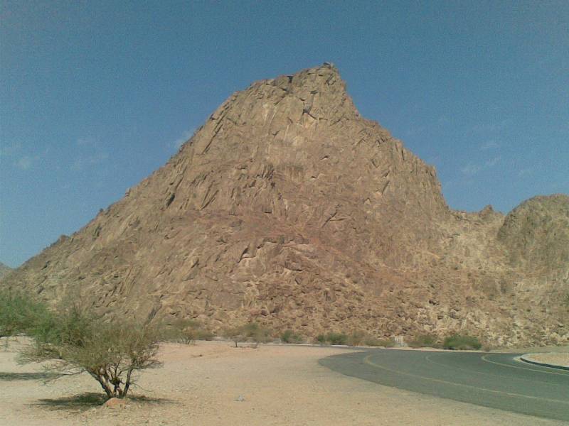 Jabal Magnet Keajaiban Alam di Madinah