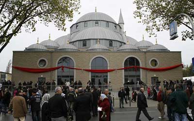 Mempraktekkan Islam, No Excuse for Shalat (1)