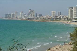 Pantai di Tel Aviv, lokasi jatuhnya batu mirip "Hajar Aswad"