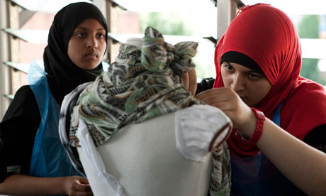 Tampil Modis, Tapi Tetap Islami