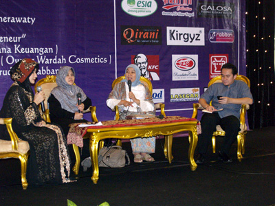 Ibu Nurhayati Subakat mengabdikan ilmunya dengan membuat kosmetik yang aman dan halal bagi wanita muslimah