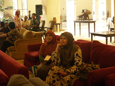 Peserta yang antusias dengan cerita pada pengisi acara