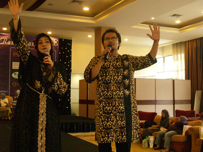 Lagu Religi dari Anneke Putri dan Suami kembali menghidupkan suasana