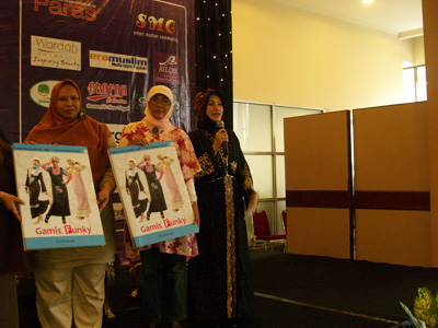 Launching Buku Gamis Funky karya Eva Deswenti dan Busana MyRin