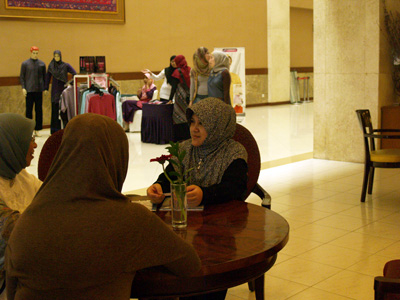 Silaturahim dua pengusaha muslimah sukses