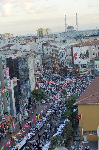 Buka Puasa Terpanjang yang Berlangsung di Turki Pecahkan Rekor Dunia