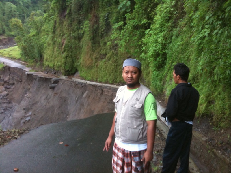 Relawan Masjid Indonesia Terjebak Banjir Lahar Dingin di Selo