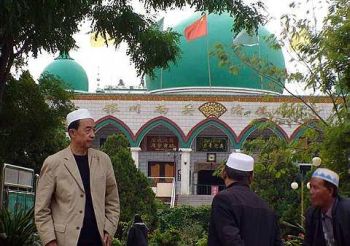 Muslim di Cina Tetap Mempertahankan Iman Mereka
