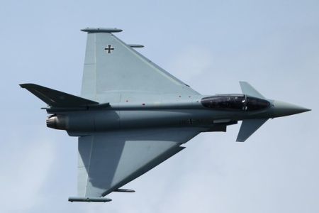 Sebuah jet tempur Eurofighter Typhoon