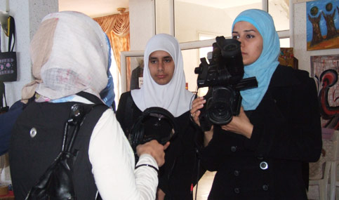 Perempuan-Perempuan Gaza di Ladang Jihad Media 