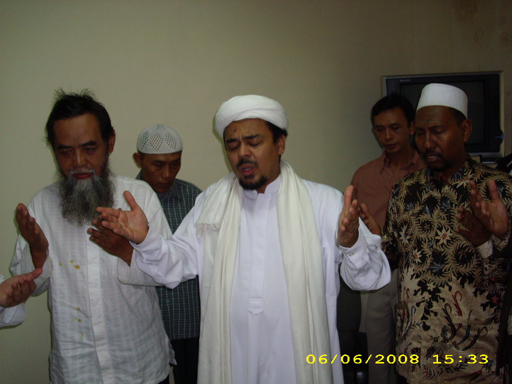 Rusuh Berawal Dari Provokasi AKKBB Acungkan Jari Tengah ke FPI
