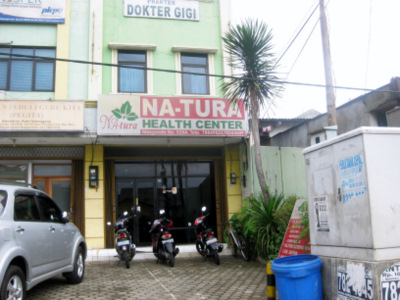 Klinik Na-tura, Pengobatan Holistik dengan Pelayanan Kekeluargaan