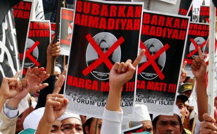 Maklumat untuk Umat Islam: Kenapa Ahmadiyah Harus Dibubarkan?