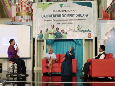 Om Bob Beri Kuliah Perdana “Dai Preneur” Dompet Dhuafa