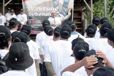 Warga Lereng Merapi Bebenah Rumah Ibadah
