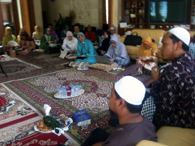 Majlis Taklim Al-Ishlah, KMKI dan RMI Gelar Kajian Muslimah dan Galang Dana