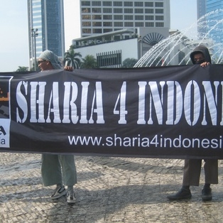 Sharia4Indonesia : “Tegakkan Syariat” di Bunderan HI dan Monas